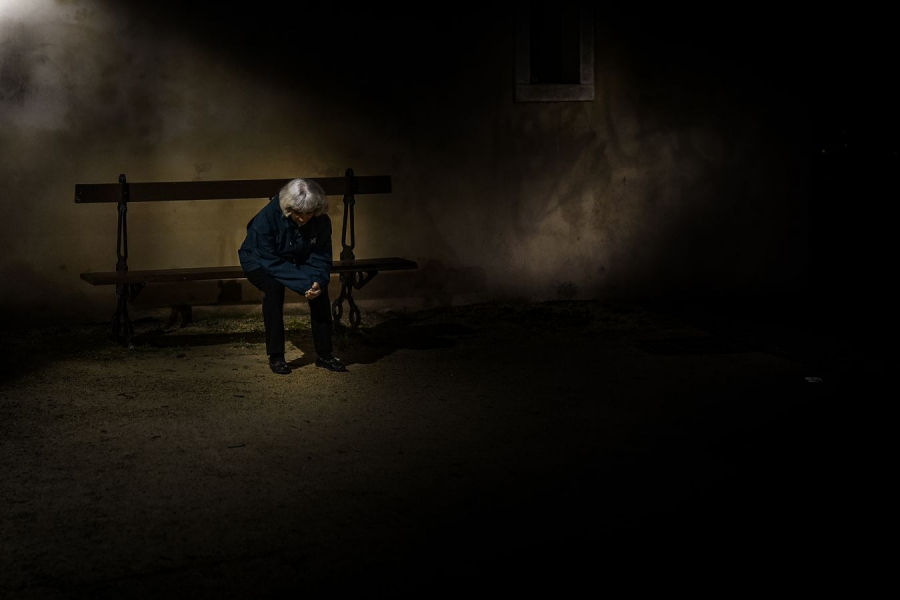seule dans la nuit